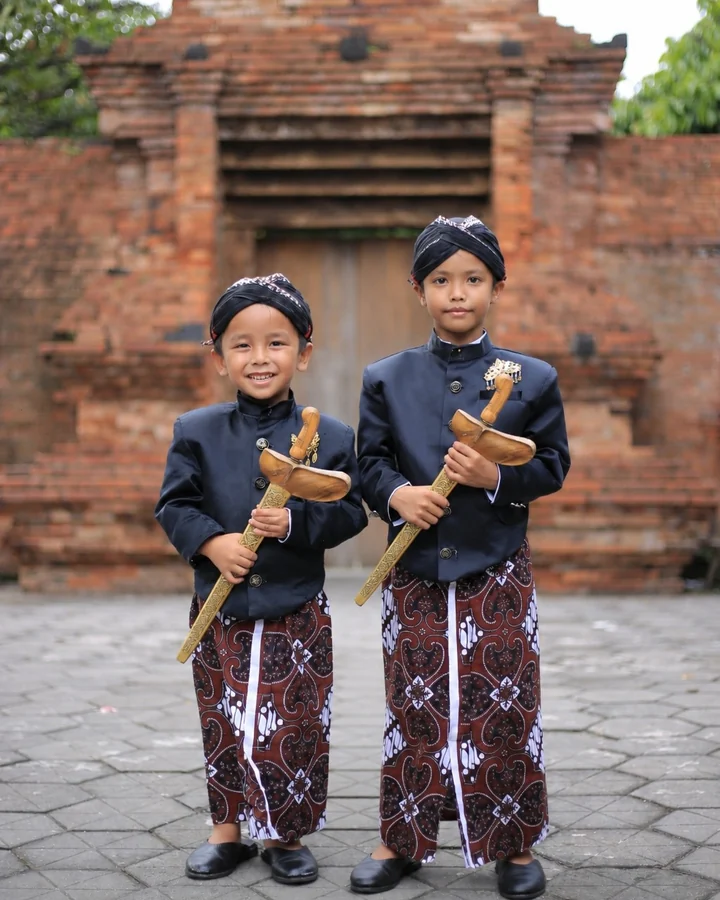 Azfar dan Azraf